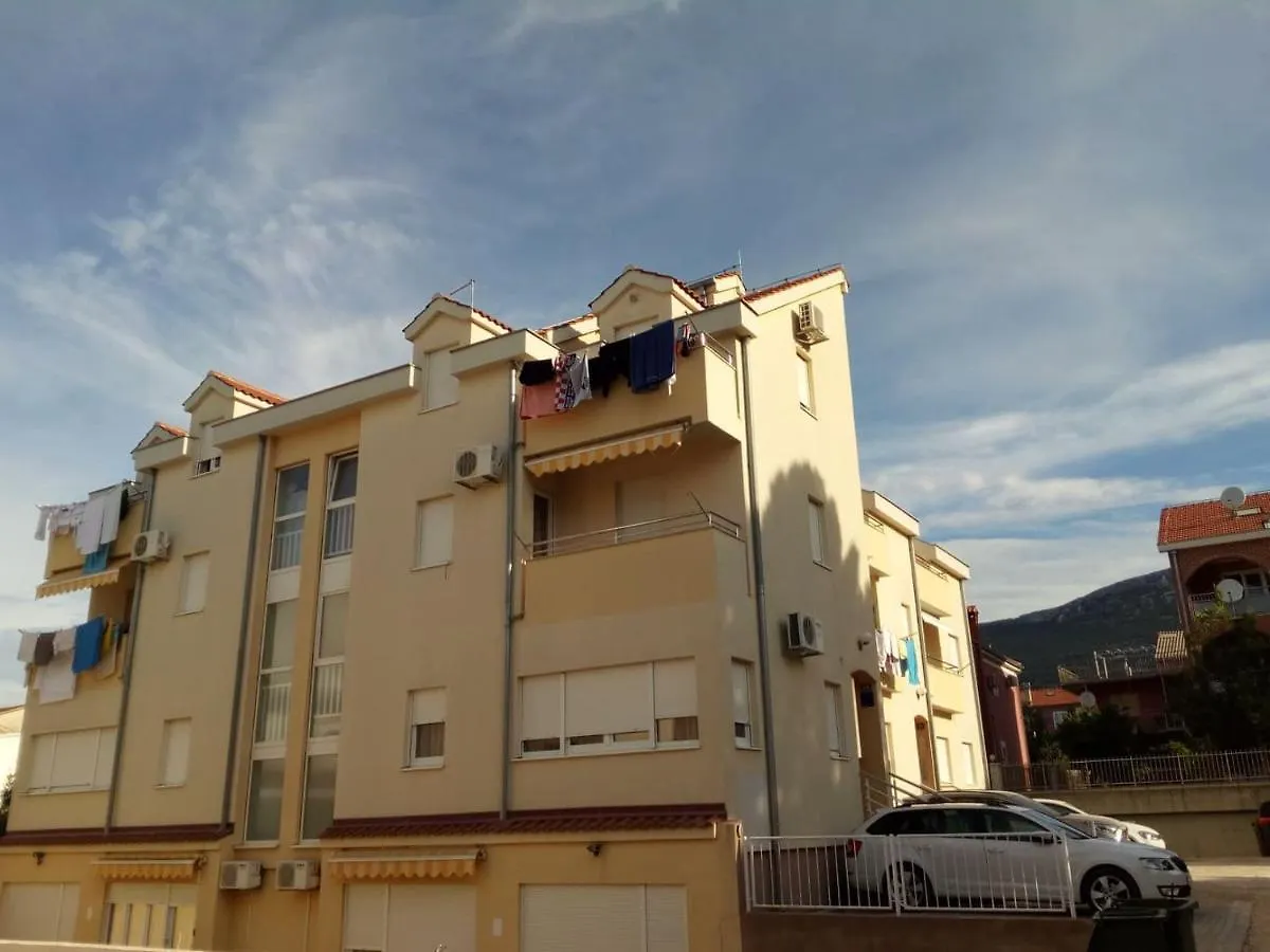 Apartment Bambino Kastela Croatia